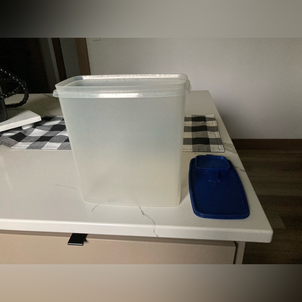Tupperware clear white glue rectangle cereal dry food storage container pour lid